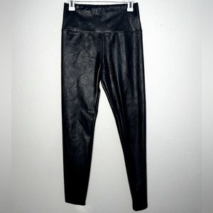 Womens Medium Black Fleece-lined Pleather Leggings